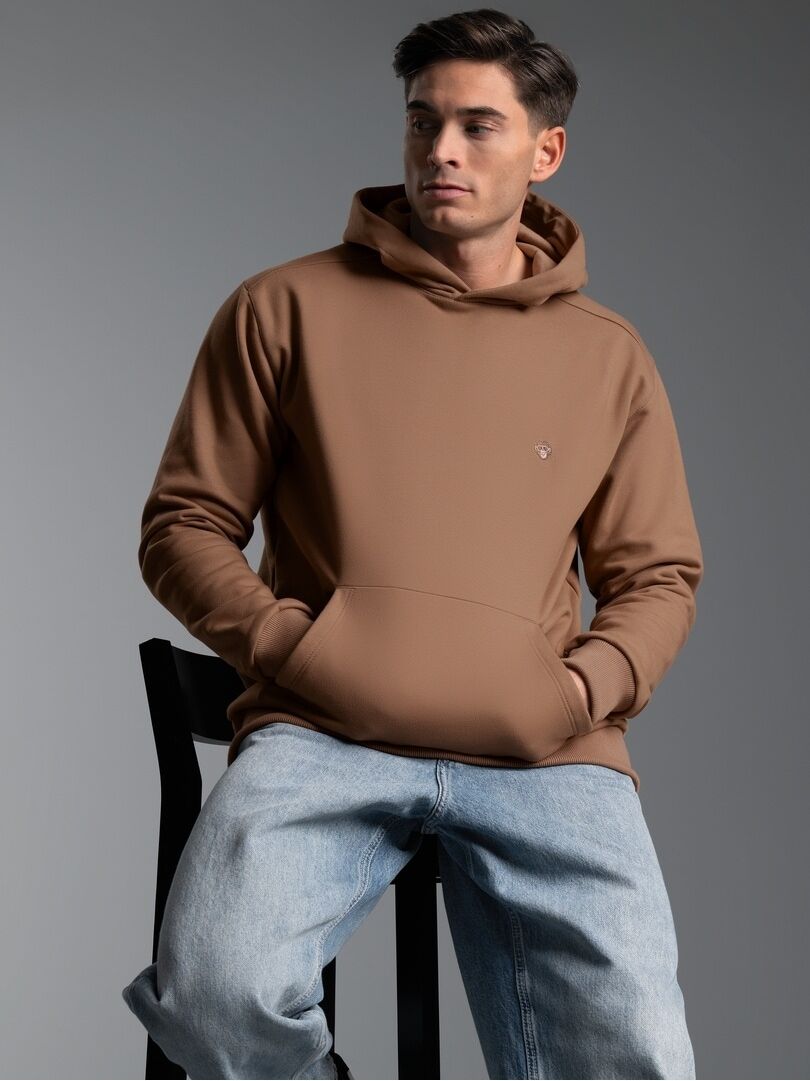 Sweatshirt TRIGEMA "TRIGEMA Hoodie mit Affe Charly-Stickmotiv", Herren, Gr. XL, braun (haselnuss), Sweatware, 70% Baumwolle, 30% Polyester, Basic, ohne Ausschnitt, Sweatshirts Sweatshirt