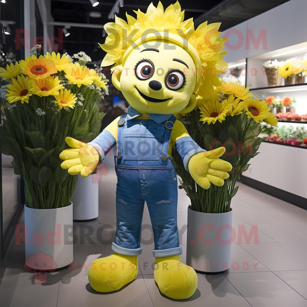 Gelber REDBROKOLY Blumenstrauß als Maskottchen kostüm gekleidet in Boyfriend-Jeans und Fäustlinge