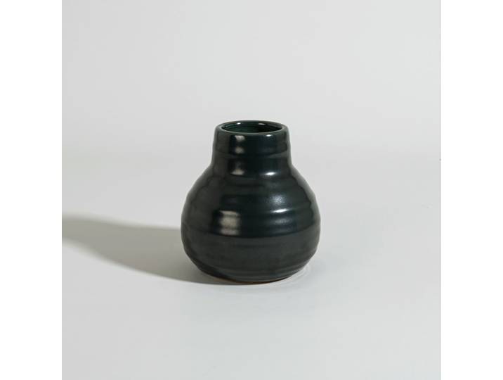 Grüne Steingutvase, H 13 cm