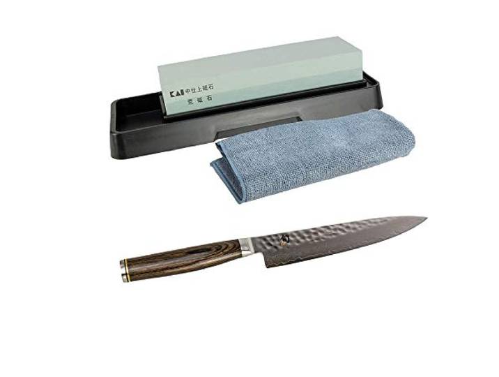 KAI Shun Premier Tim Mälzer TDM-1701 Allzweckmesser aus Damaststahl, 16.5 cm + KAI-Schleifstein AP-0305+ Premium- Poliertuch