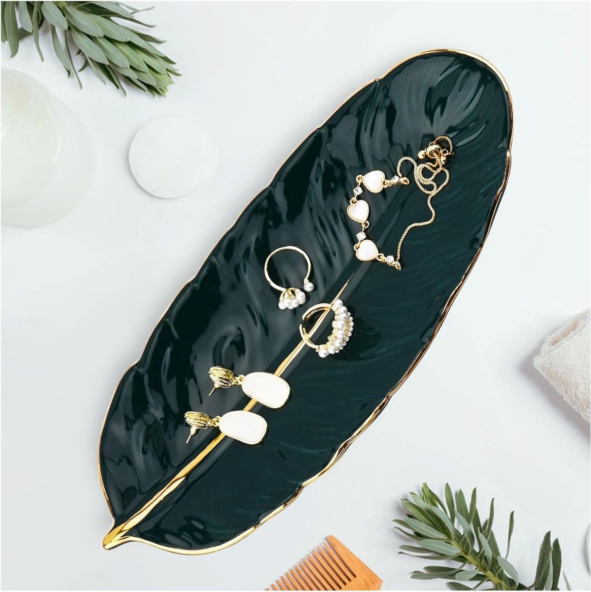 Decoratieve sieradenkom in veervorm voor ringen, armbanden en oorbellen