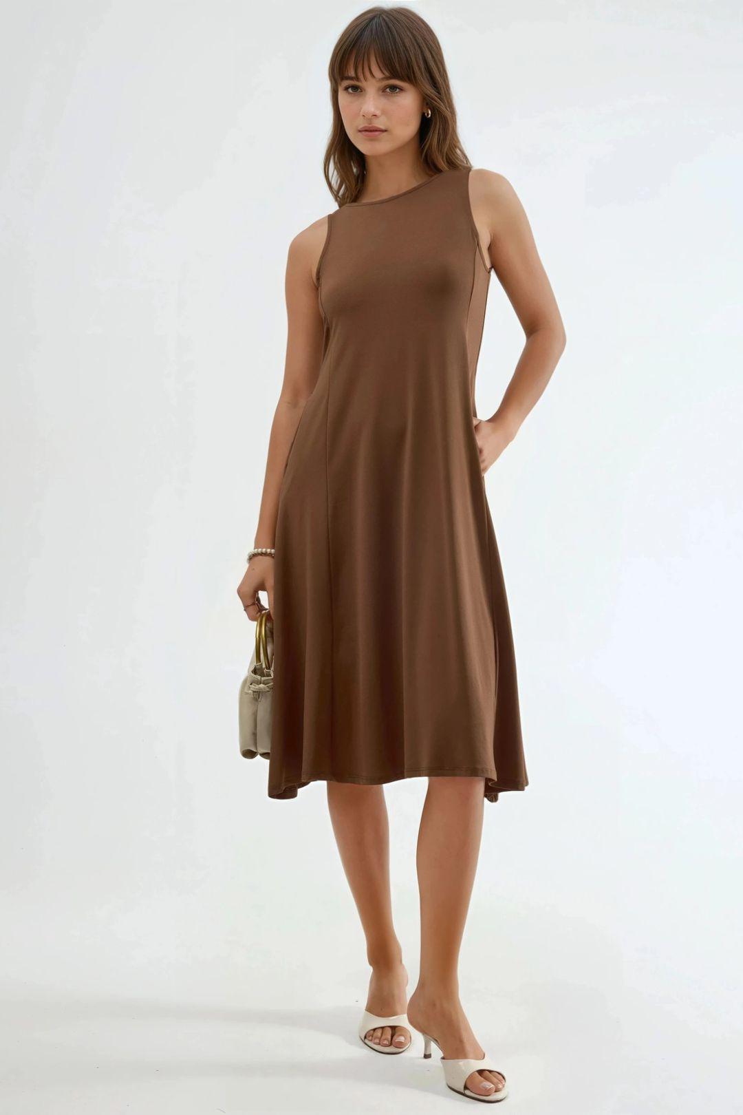 Ärmelloses Midi-Kleid mit Taschen