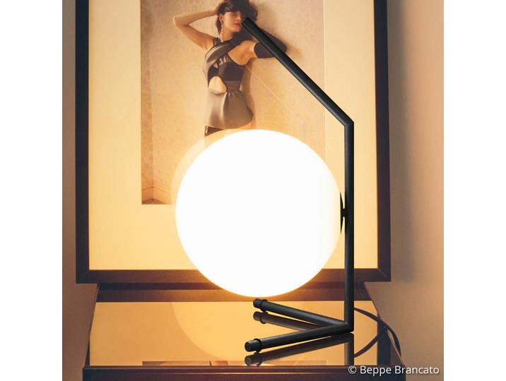 IC T1 Low lampe à poser Noir mat - FLOS - Salon / séjour - Design - Métal - Boule