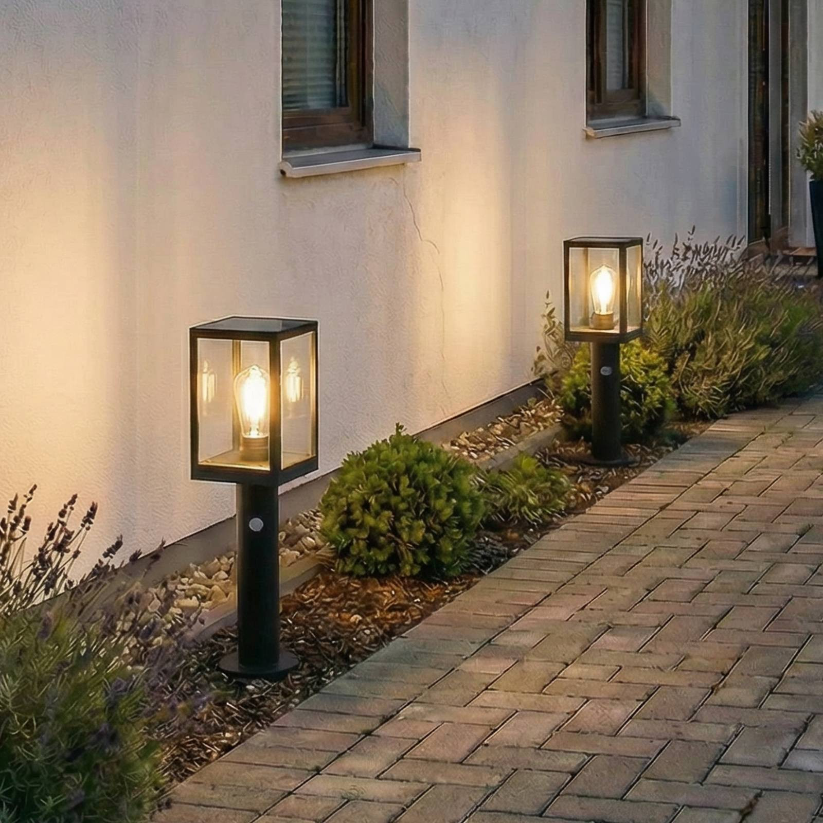 Lindby Relto LED Solar Tuinpadverlichting met Bewegingssensor, Zwart, Hoogte: 50 cm