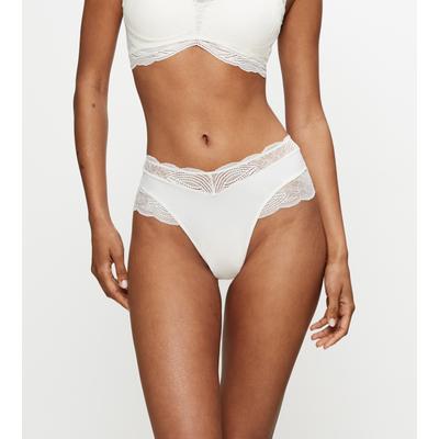 Maxislip TRIUMPH "Lift Smart", Damen, Gr. M, weiß (ecru weiß), Microfaser, Obermaterial: 84% Polyamid, 16% Elasthan. Spitze: 90% Polyamid, 10% Elasthan, unifarben, figurbetont, Unterhosen, Stretch-Spitze, elastisch, weich