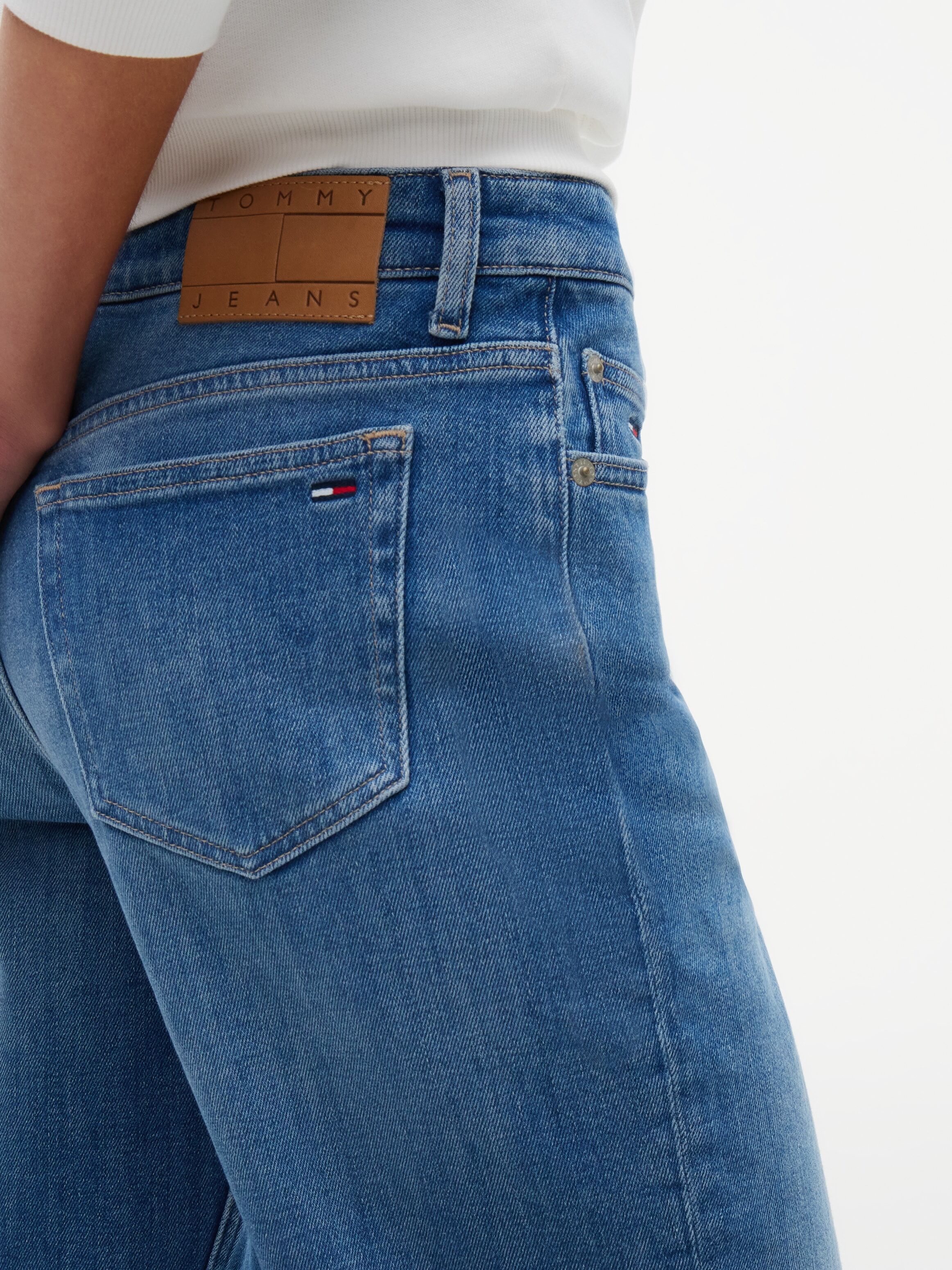 Straight-Jeans TOMMY JEANS "SOPHIE LOW RISE STRAIGHT DJ5137", Damen, Gr. 30, Länge 30, blau (denim medium), Denim/Jeans, Obermaterial: 98% Baumwolle, 2% Elasthan, Abriebeffekte, straight fit lang, Jeans Straight-Jeans, Baumwollmischung, straight fit denim
