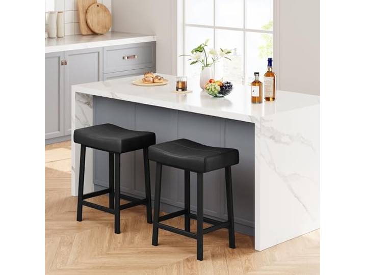 IDEALHOUSE Barhocker-Set in Thekenhöhe 61 cm (24 Zoll) – Gepolsterter Sattelsitz aus PU-Leder, Gebogene Sitzfläche, Metallgestell mit Fußstütze & Anti-Rutsch-Füßen, ohne Rückenlehne, für