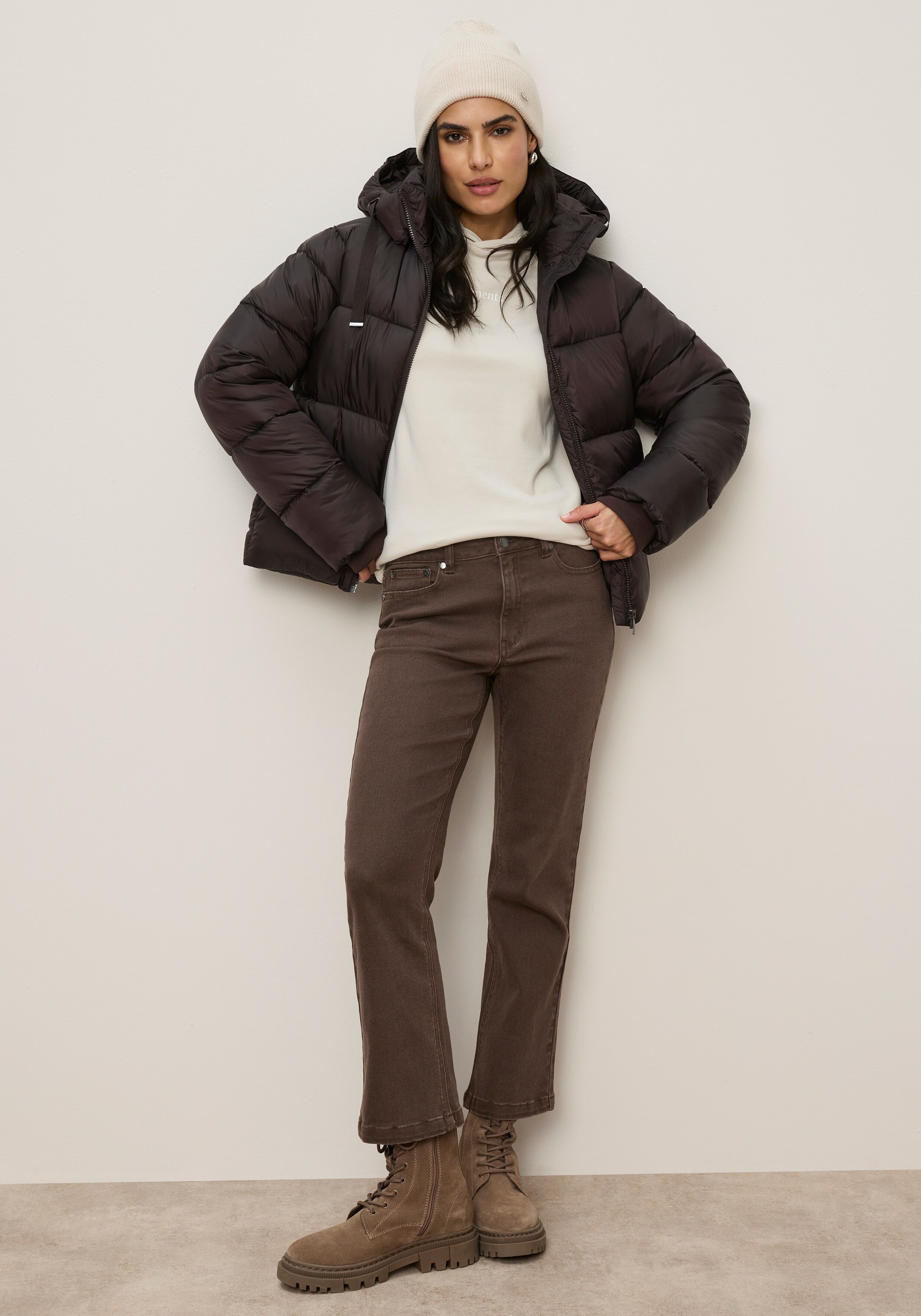 Steppjacke TAMARIS, Damen, Gr. 36, braun, Web, Obermaterial: 100% Polyester. Futter: 100% Polyester. Wattierung: 100% Polyester, unifarben, lässig geschnitten hüftlang, Rippbündchen, Jacken Steppjacke, kurze Puffer Jacke mit abnehmbarer Kapuze braun 36