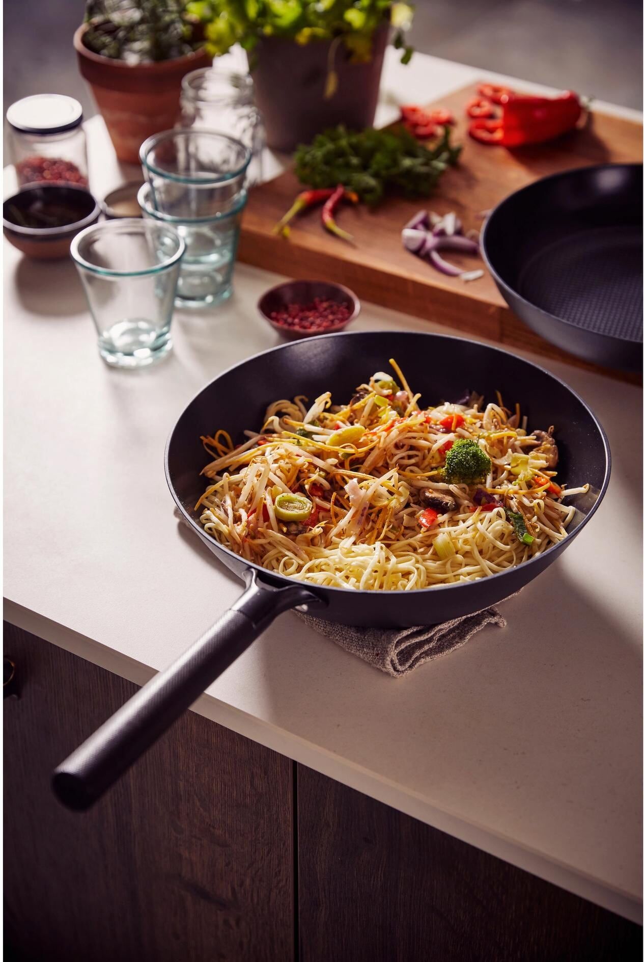 Wok BRABANTIA "Patron 28 cm", schwarz, H:11cm Ø:28cm, Pfannen, Wok schwarz Ø 28cm + Höhe 11cm