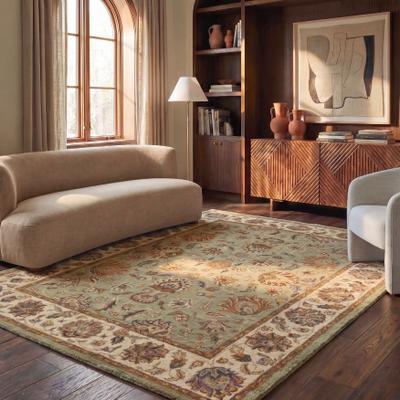 SAFAVIEH Handmade Heritage Chrissy Traditional Oriental Wool Rug