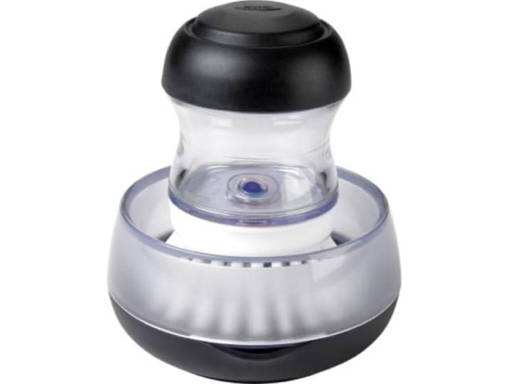 OXO Good Grips Handbürste mit Spülmittelspender und Halter Die Bürste hat haltbare Nylonborsten, Der Halter hat eine herausnehmbare Abtropfschale mit integriertem Ausguss