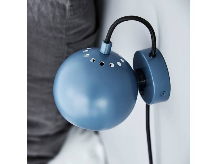 Ball Wandleuchte Matt Petroleum Blue - Frandsen Ball Magnet - Wohnzimmer - Design - Metall - Einflammig