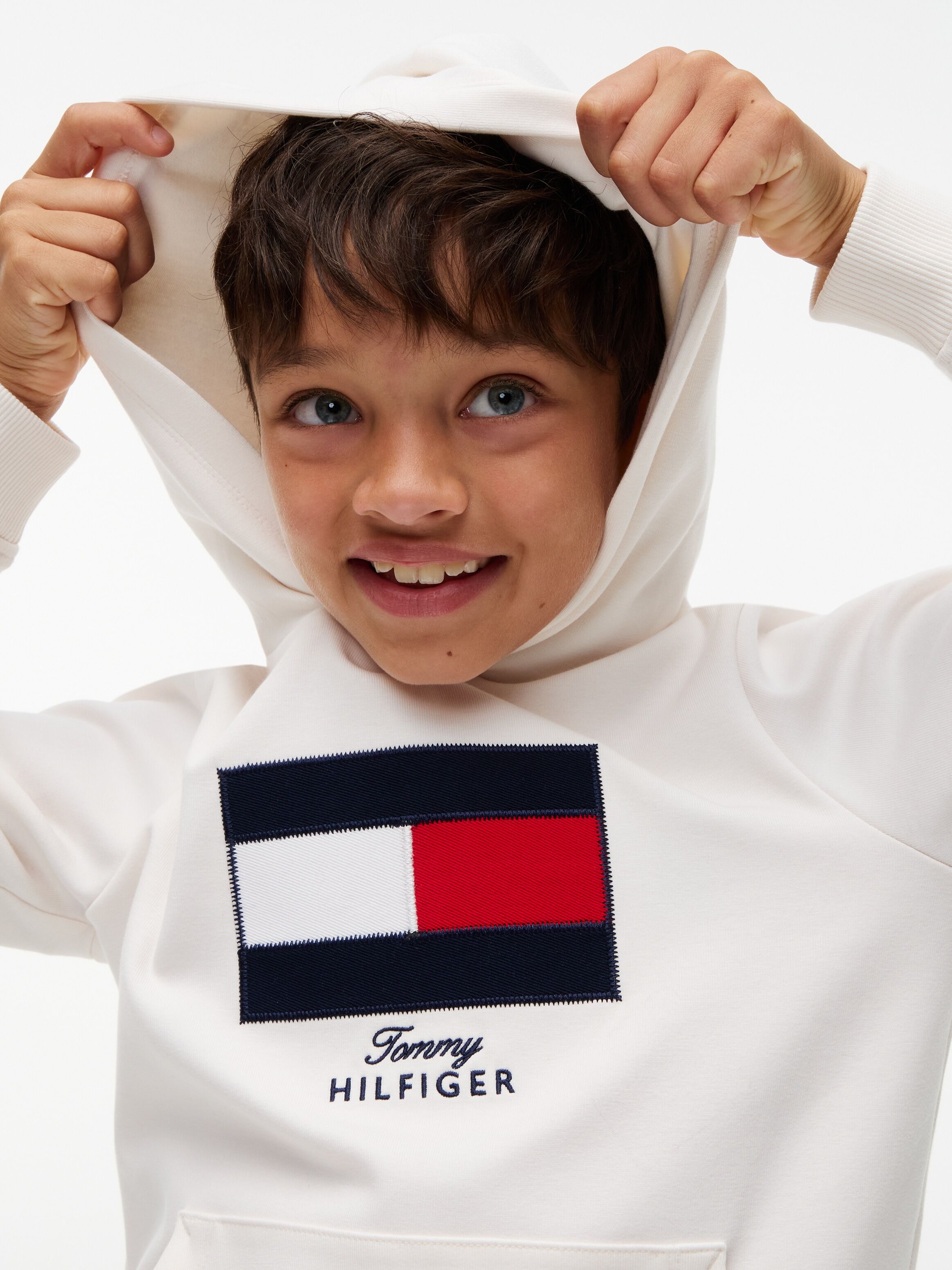 Kapuzensweatshirt TOMMY HILFIGER "HERITAGE", Jungen, Gr. 14 (164), weiss (sanftes weiß), Sweatware, Obermaterial: 96% Baumwolle, 4% Elasthan, unifarben, regular fit normal, Rundhals, Bündchen, Sweatshirts Kapuzensweatshirt, Regular Fit, Kängurutasche, Kin