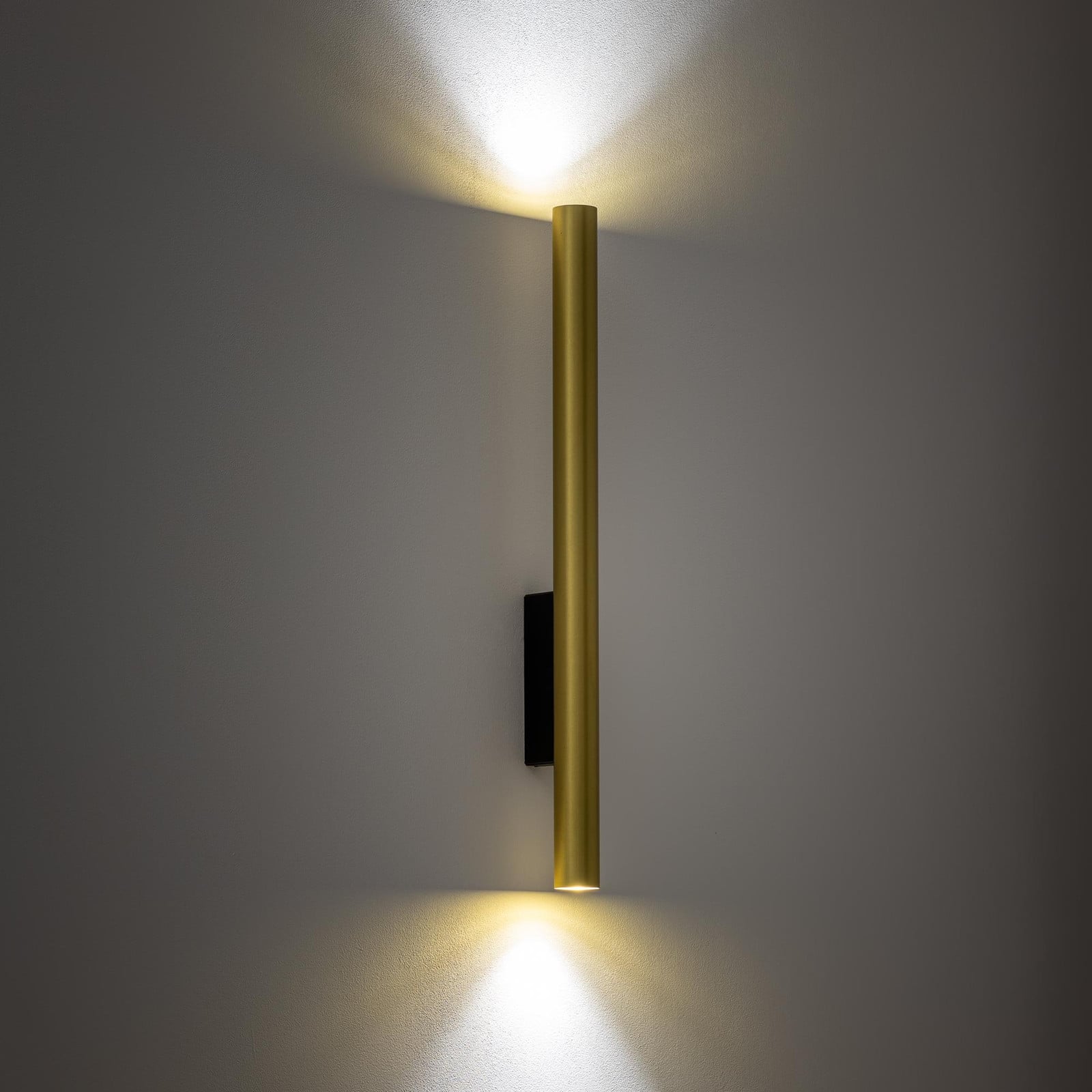 Lyora Fourty XL up & down wandspot goud/messing met LED en dimbare GU10 optie
