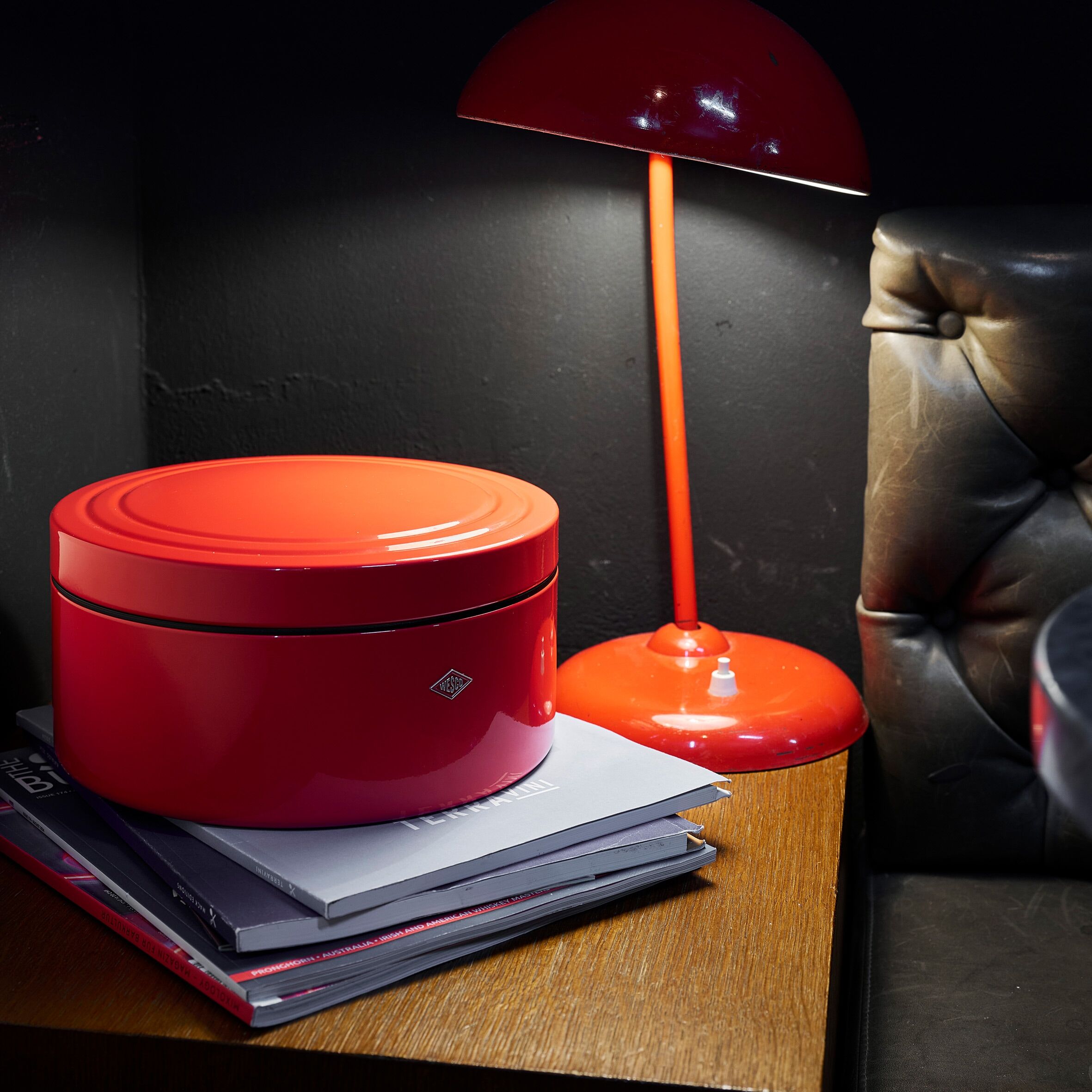 Keksdose WESCO "Classic Line - Gebäckdose", rot, H:12,4cm Ø:24cm, Stahlblech, Lebensmittelaufbewahrungsbehälter, Keksdose, Dose mit Deckel & Kunststoffring / schließt dicht, 4 L