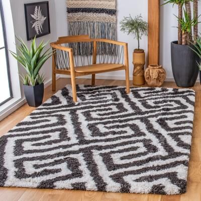SAFAVIEH Handmade Barcelona Shag Cena Polyester Rug
