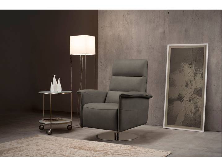 Sessel EGOITALIANO Kelly Designsessel, Clubsessel & Relaxsessel, bequem, zeitlos elegant , grau (smoke), B:83cm H:105cm T:92cm, Luxus-Micofaser Lederoptik (100% Polyester) ist ein neues technisches Gewebe mit einem visuellen und taktilen Aspekt, der dem Nubuk sehr nahe kommt, mit innovativen Eigenschaften. Seine außerordentliche Weichheit kommt von einem exklusiven Produktionsprozess, der Unreinheiten und Unregelmäßigkeiten beseitigt. Das Ergebnis ist eine bemerkenswert samtige Faser, die durch das Vorhandensein von Körnern verstärkt wird. Von der einfarbigen Eleganz der warmen Farben und der Vielfalt an trendigen Farben, die es zu seiner eigenen Stärke und Persönlichkeit machen., Sessel, Sessel, drehbar, manuelle Relaxfunktion mit Push-Back-Mechanismus