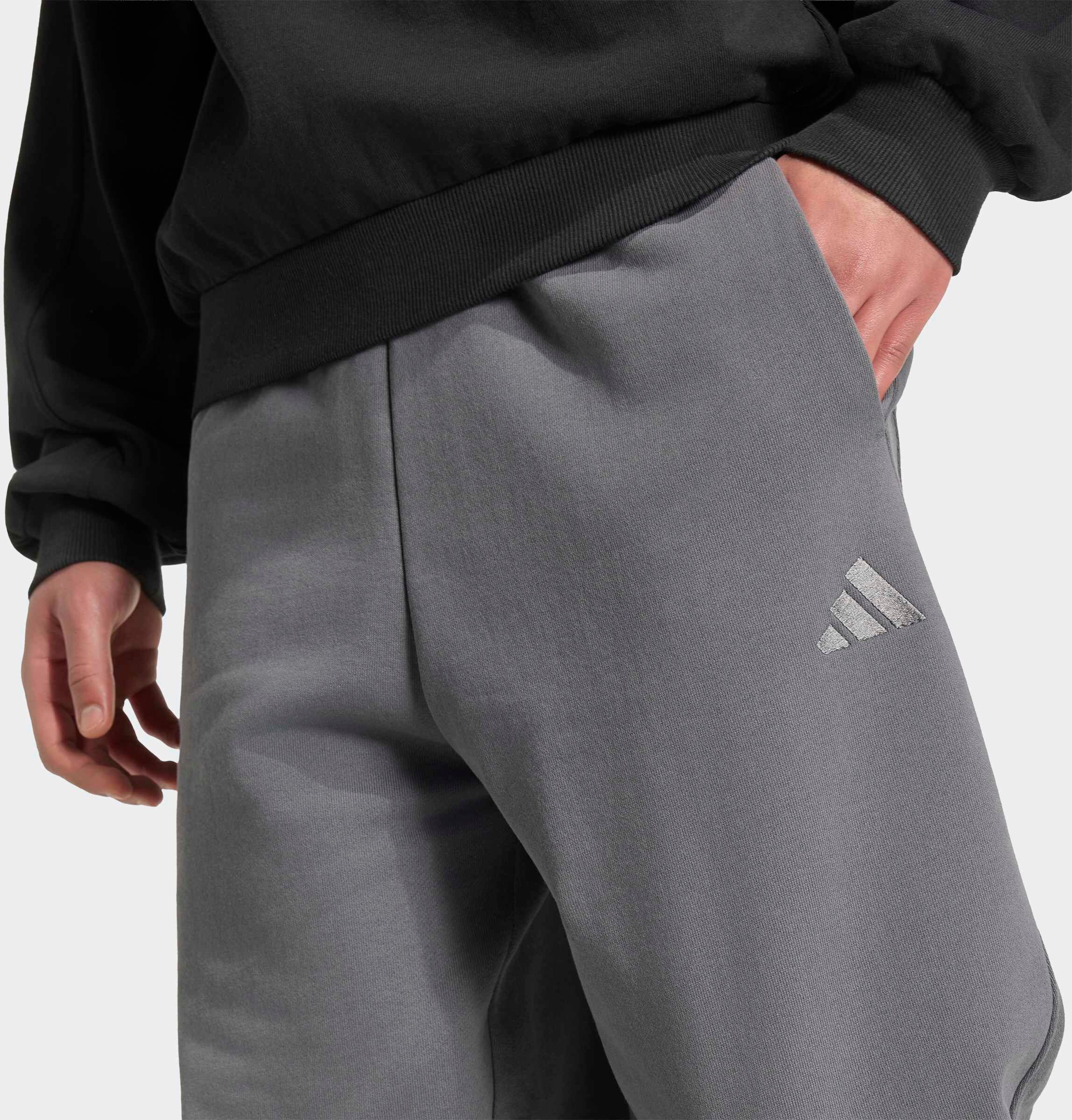 Sportswear "ADIDAS KIT, BÜNDCHEN, REGULÄR GESCHNITTEN, KLEINES LOGO" Schwere Premium-Qualität, robuste Stoffstruktur