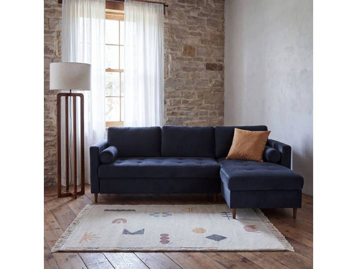 Ausziehbares 4/5-Sitzer-Ecksofa mit nachtblauem Samtbezug