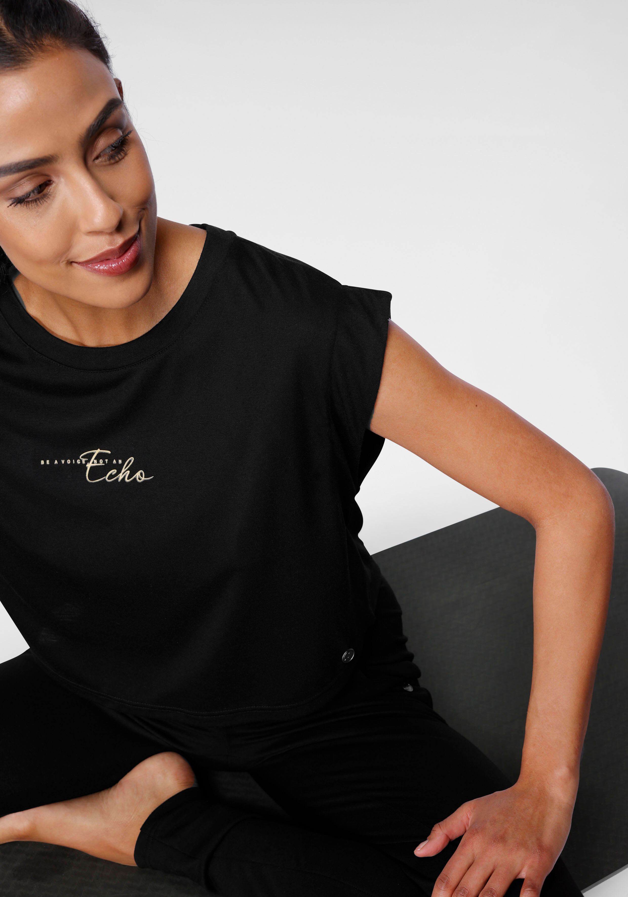 Yoga & Relax Shirt OCEAN SPORTSWEAR "Soulwear - 2-tlg. Yoga Shirt & Top", Damen, Gr. 42, schwarz (schwarz, schwarz), Obermaterial: 92% Polyester, 8% Elasthan. Oberes Obermaterial: 65% Polyester, 35% Viskose, figurbetont, Rundhals, Shirts Yoga & Relax Shir