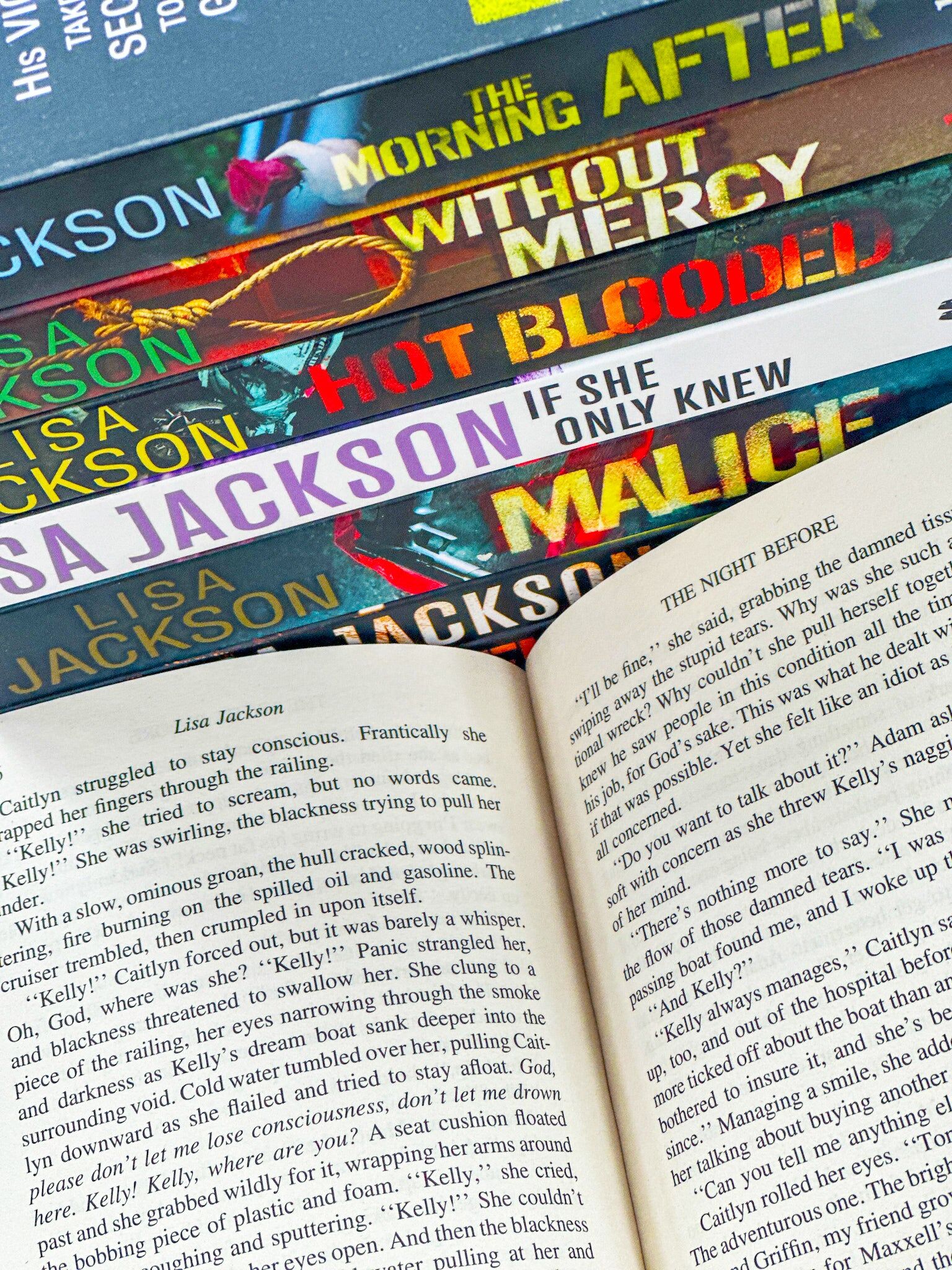 Hodder Lisa Jackson 8 Books Collection Set (The Night Before, The Morning After, Without Mercy, Hot Blooded, If Only She Knew, Malice, Expecting to Die, Tell