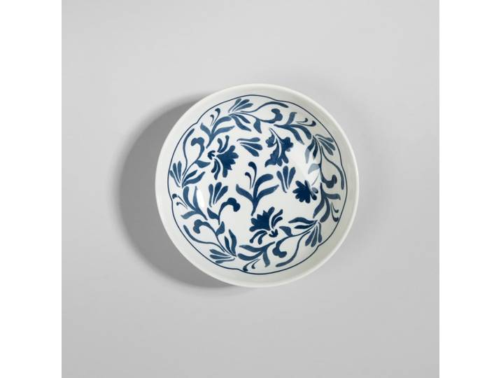 Weißer Keramik-Suppenteller mit blauem Blumenmuster
