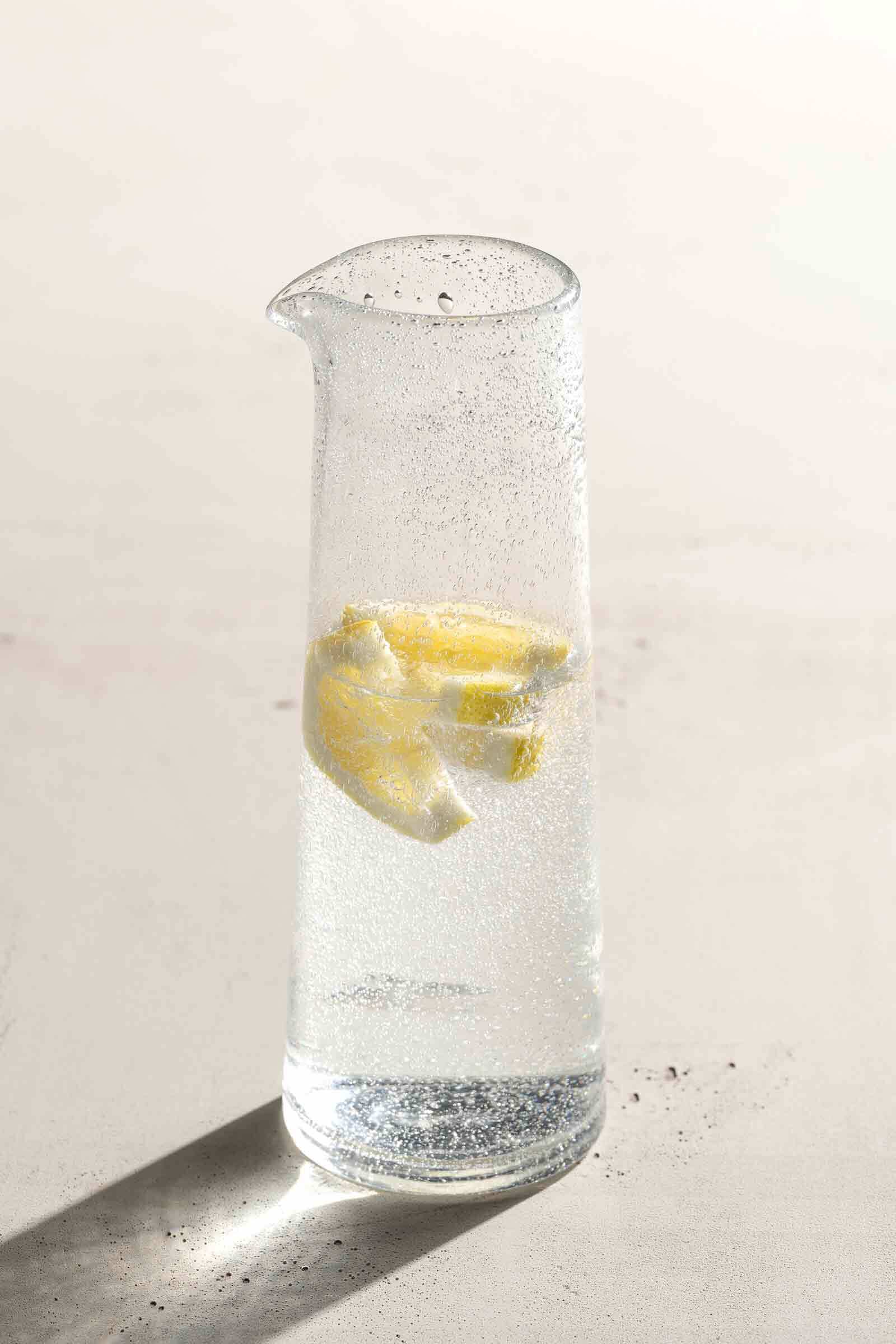 Wasserkrug LEONARDO "Krug BURANO 1 l transparent", bunt (transparent), Karaffen, Wasserkrug