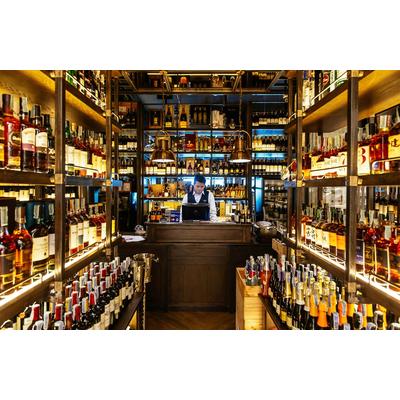 Fototapete PAPERMOON "GETRÄNKE-RESTAURANT PUB BISTRO CAFE' WAND FLASCHEN XXL", bunt, B:5m L:2,8m, Vlies, Tapeten