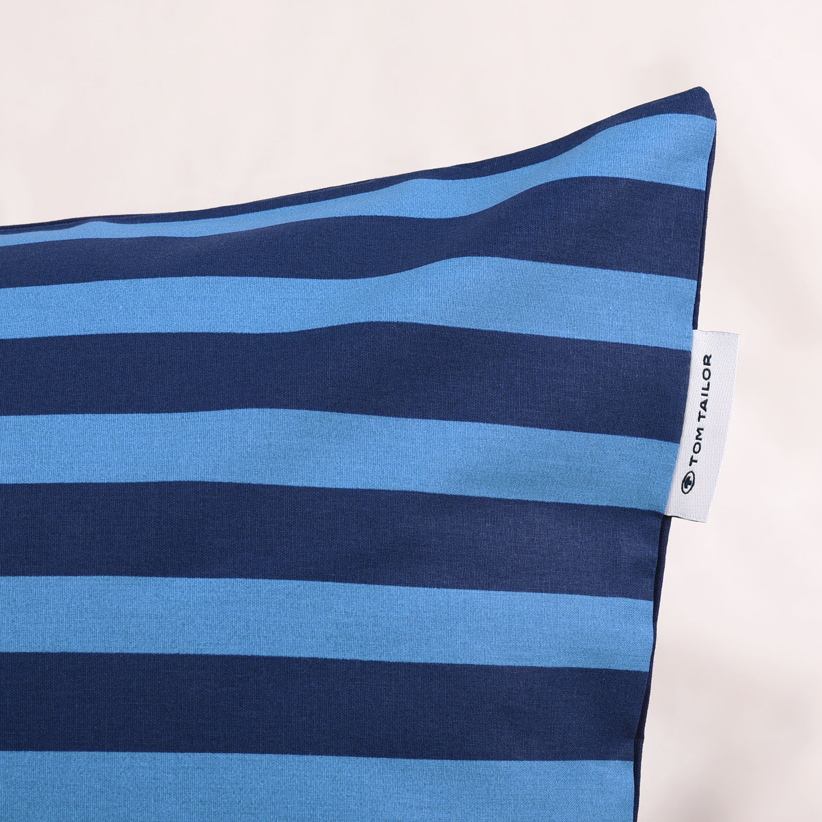 Bettwäsche TOM TAILOR HOME "MEDIUM STRIPES in Gr. 135x200cm, 155x220cm oder 200x220cm", blau (schwarz navy, cool blau), B/L: 155cm x 220cm, 1 Stk., 1 Stk., Renforcé, B/L: 80cm x 80cm, 2 Stk., Renforcé, Obermaterial: 100% Baumwolle, Bettwäsche, Bettwäsche,