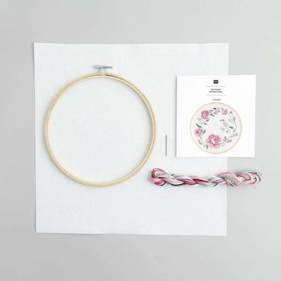 Stickpackung Gezählter Kreuzstich, Kranz aus Rosen, Ø20cm