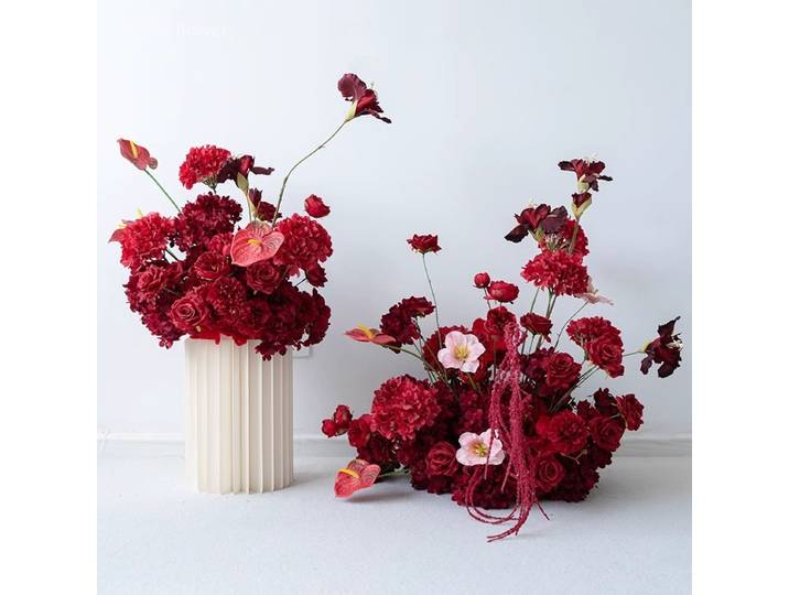 Fleurs artificielles de couleur rouge de luxe, décoration de mariage, Arrangement Floral, décor d'arrière-plan, sol en plomb, rangée de fleurs, accessoires d'événements