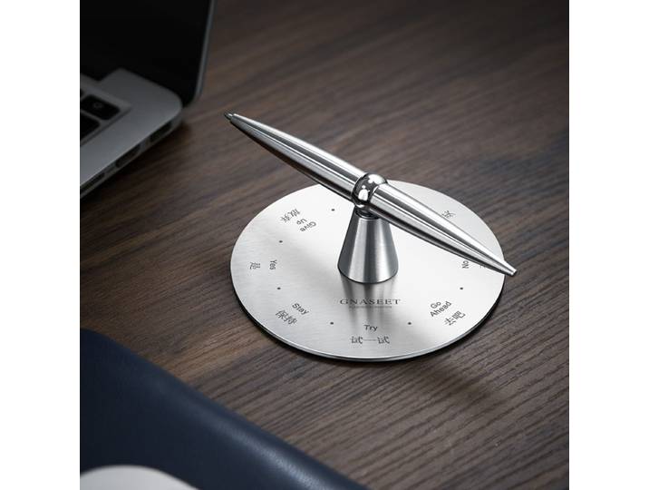 Stylo de décision créatif en métal gravé avec base, niveau d'apparence élevé, décompression distante, signature d'entreprise, cadeau simple
