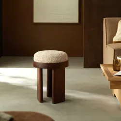 James - Pouf aus massivem Mangoholz und ecrufarbenem Stoff