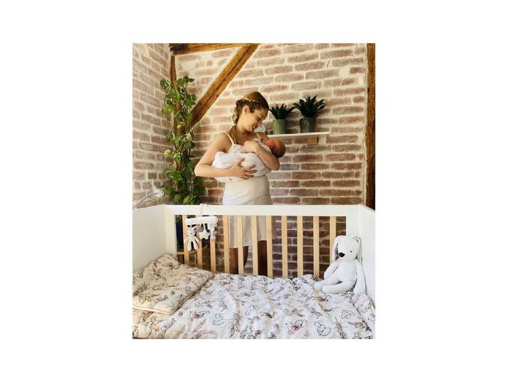 Raumhirsch Furniture Babybett Skandinavisches Babybett SWING 120x60 cm mit Schlupfsprossen, Liegefläche 120 x 60 cm, skandinavisches Design, Sicherheitsgeprüft