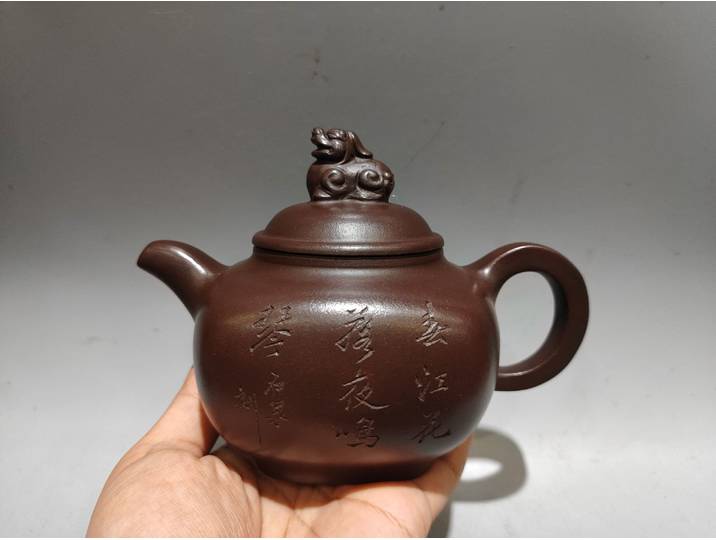 Théière en argile violette Yixing de 6 pouces, collection Old Folk, avec couvercle sculpté en forme de bête et gravure de citation célèbre, théière à quatre faces, bouilloire, carafe