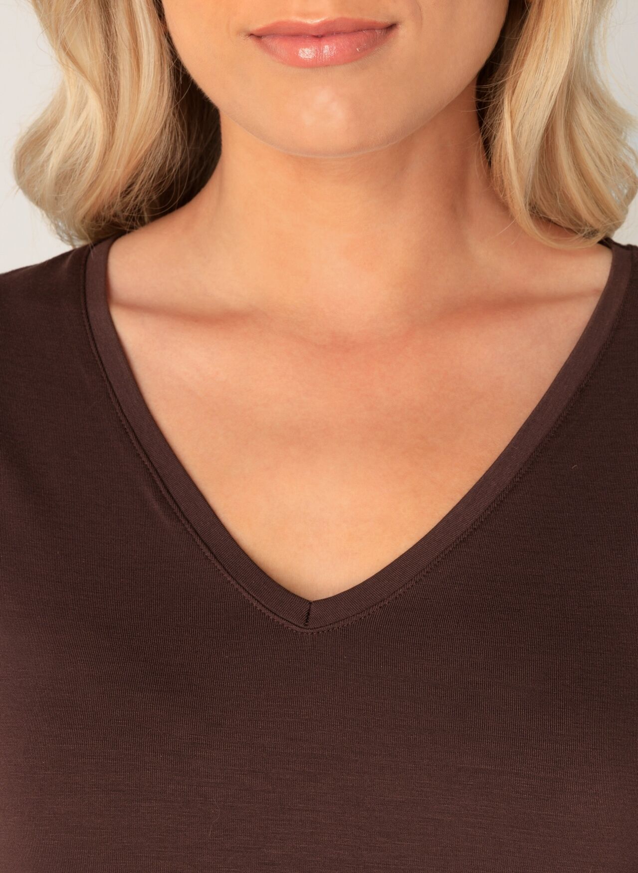 Base Level "Yanic" mit V-Ausschnitt braun 42