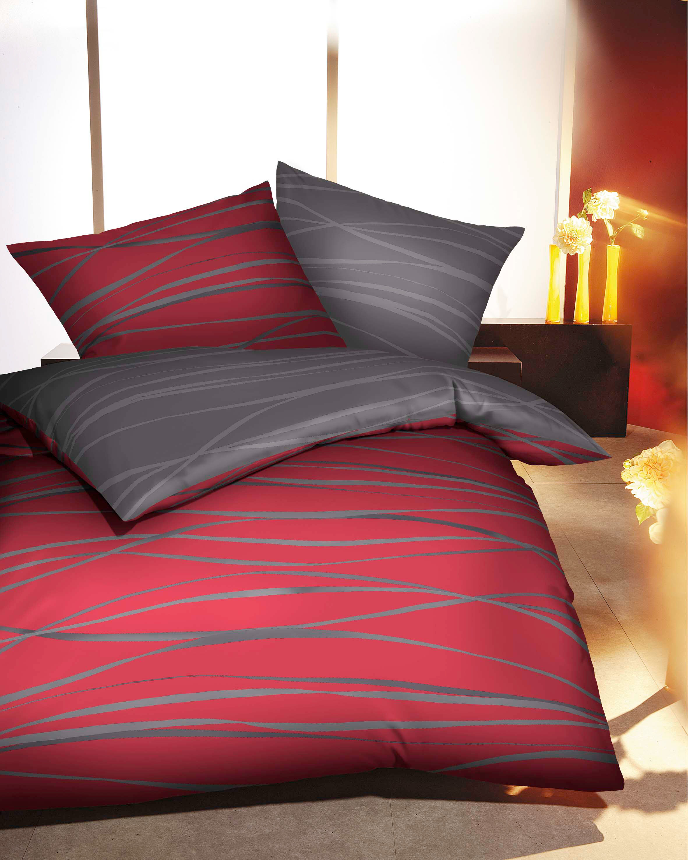 Wendebettwäsche KAEPPEL "MOTION 100% gekämmte Baumwolle", rot (rubin, grau), B/L: 155cm x 220cm, 1 Stk., 1 Stk., Feinbiber, B/L: 80cm x 80cm, 2 Stk., Feinbiber, Obermaterial: 100% Baumwolle, Bettwäsche, Wendebettwäsche, mit feinen Wellenlinien, Markenreis