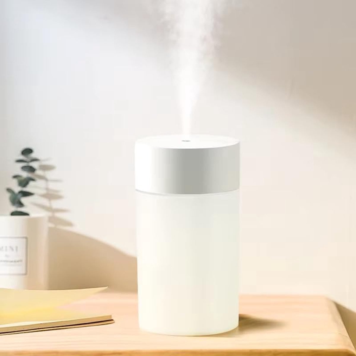 Draagbare USB mini-luchtbevochtiger met 260 ml inhoud, oplaadbaar en stil, wit