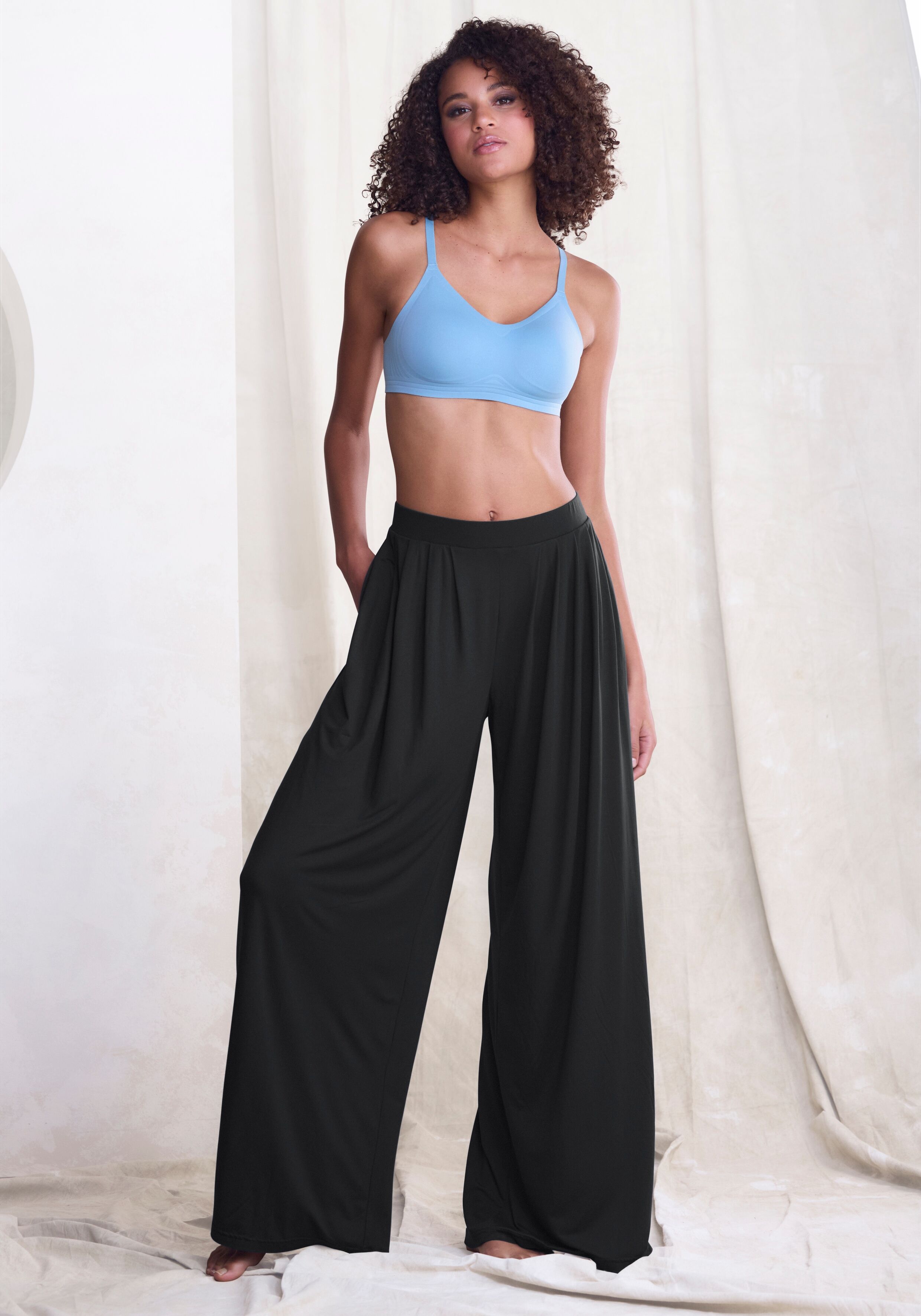Schlupfhose LASCANA "Extra Weit", Damen, Gr. 40/42, N-Gr, blau (schwarz), Single Jersey, Obermaterial: 93% Polyester, 7% Elasthan, unifarben, weit lang, Hosen Schlupfhose, mit extraweit geschnittenen Beinen schwarz 40/42, N-Gr