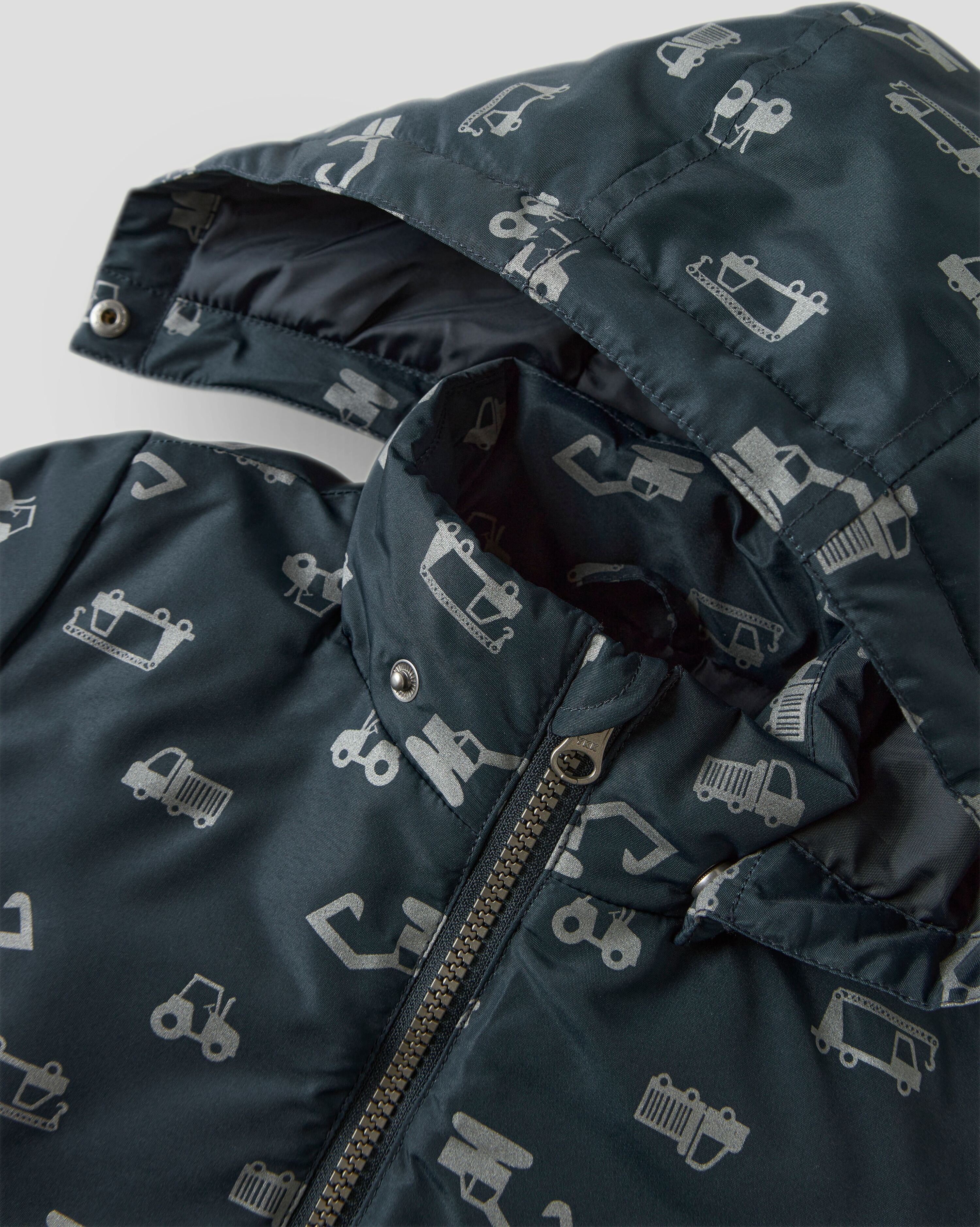 Outdoorjacke NAME IT "NMMMAX JACKET PA REF AOP NOOS", Jungen, Gr. 116, blau (schwarz sapphire aop:1 ref vehicles), Web, Obermaterial: 100% Polyester, bedruckt, normal, elastischer Bund, Jacken Outdoorjacke, Kunstfaser, abnehmbare Kapuze, wasserabweisend s