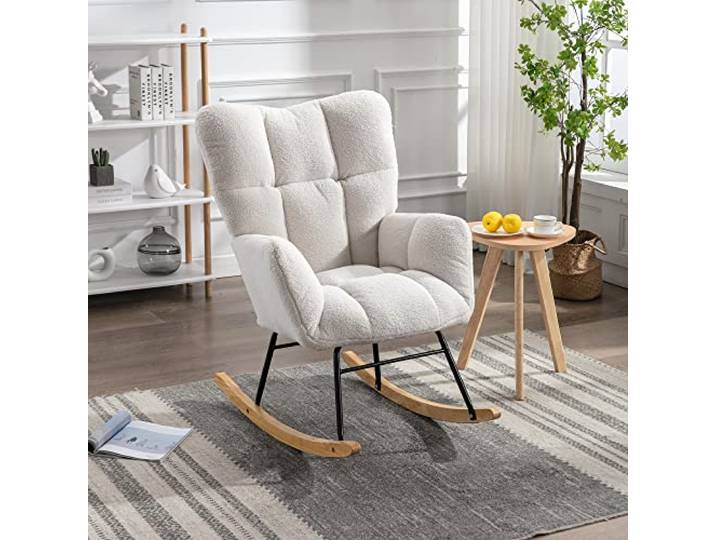 Ropilly moderner Schaukelstuhl aus Teddystoff weiß gepolstert Weicher Teddystoff, hohe Rückenlehne und leise Filzstreifen sorgen für ruhiges Sitzen und entspanntes Schaukeln.