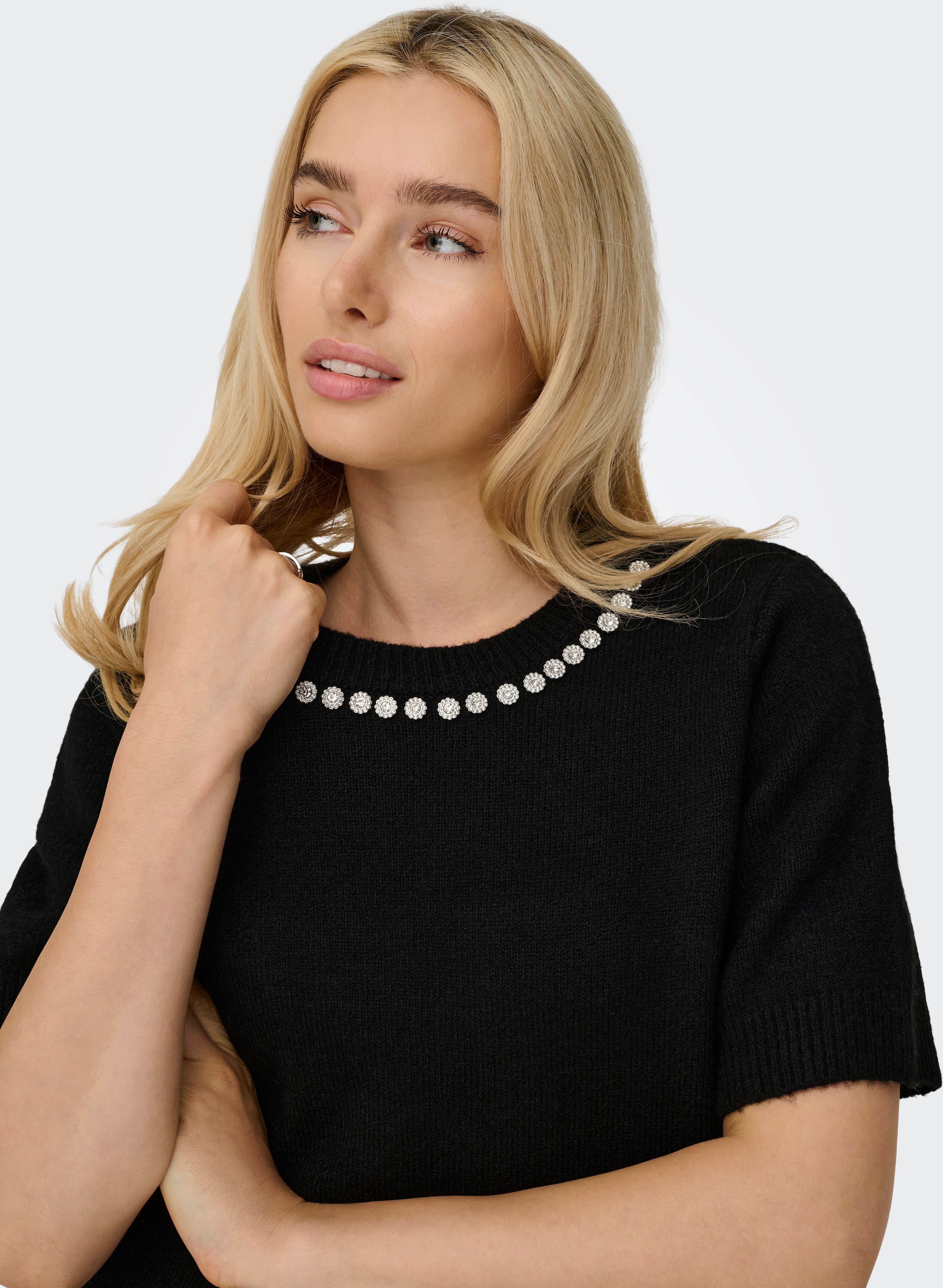 Kurzarmpullover ONLY "ONLABBY LIFE SS BLING TOP O-NECK KNT", Damen, Gr. M, schwarz detail:silber bling, Strick, Obermaterial: 63% Polyester, 33% Polyacryl, 4% Elasthan, unifarben, regular fit, Rundhals, Pullover Kurzarmpullover schwarz detail:silber bling