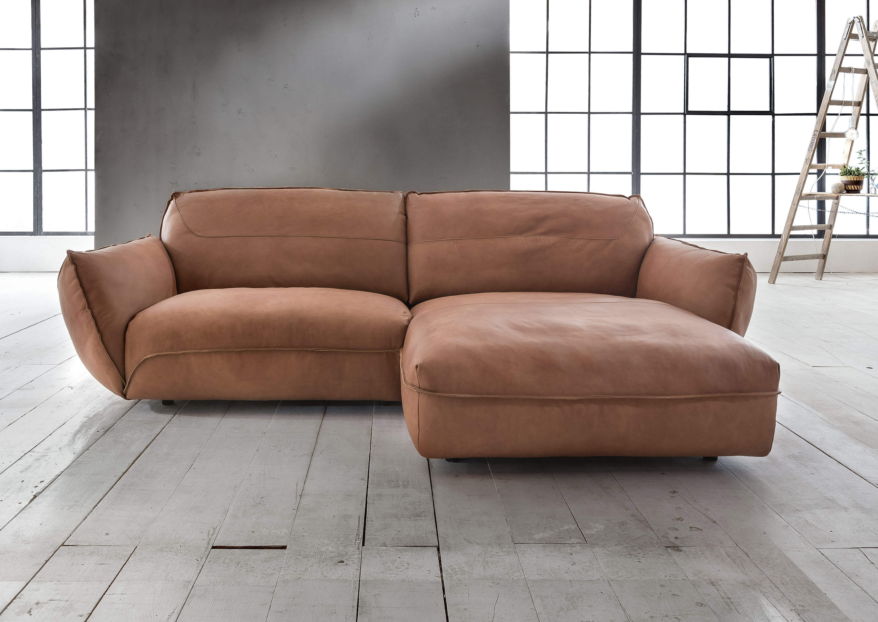 Ecksofa BETYPE "Be Type Be Chilled, Mega Sofa, Bezug: hochwertiges Anilinleder, L-Form", braun (cognac), B:260cm H:85cm T:180cm, AnilinLEDER Pallino gewachst (echtes Rindsleder) Das von südamerikanischen Rindern stammende Anilinleder wird in Fässern gefär
