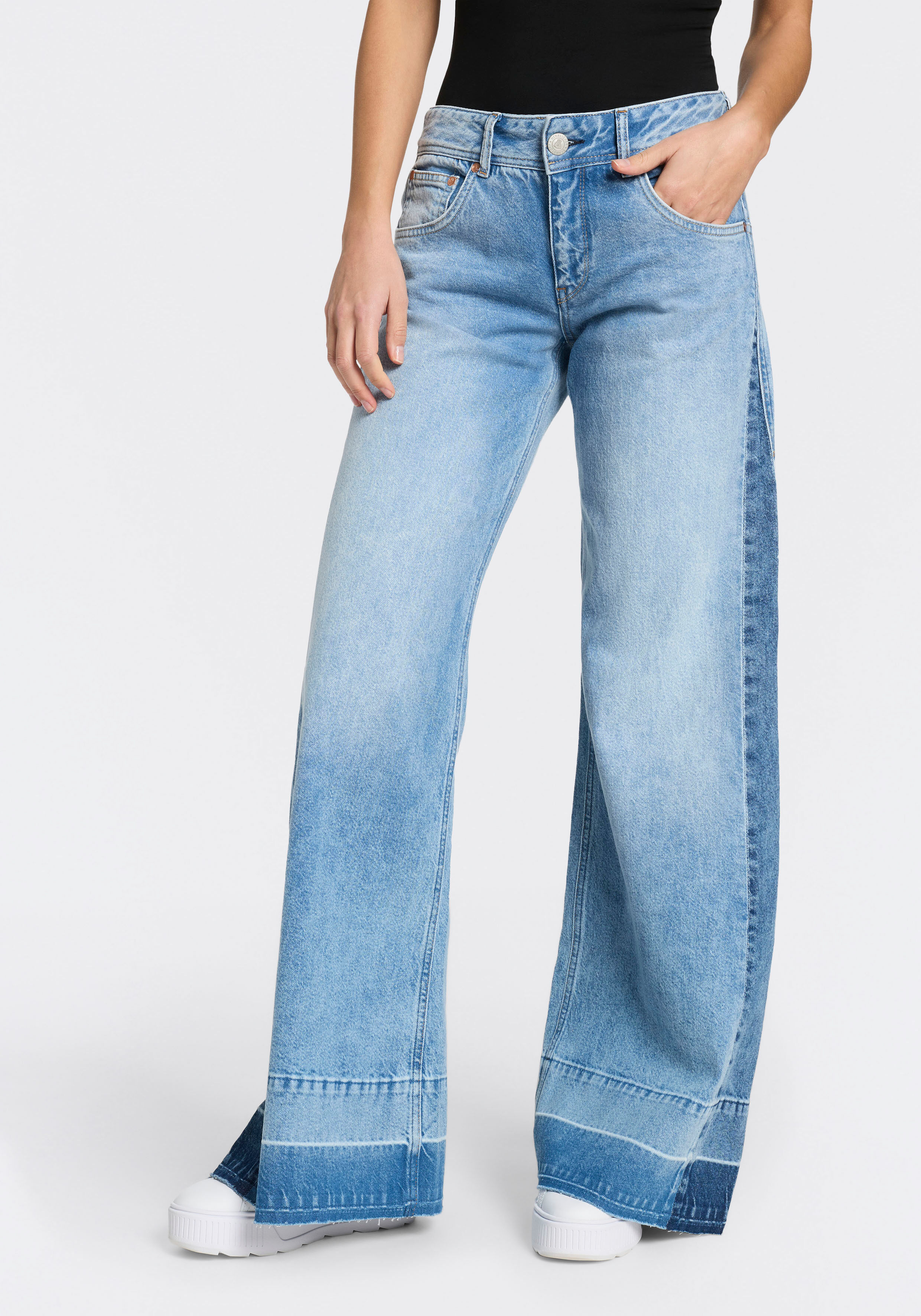 5-Pocket-Jeans HERRLICHER "Edith Denim", Damen, Gr. 33, Länge 32, sky worn, Denim/Jeans, Obermaterial: 99% Baumwolle, 1% Elasthan, mehrfarbig, ausgestellt lang, Jeans 5-Pocket-Jeans, im Flared Fit, mit Denim-Einsatz sky worn 33, Länge 32