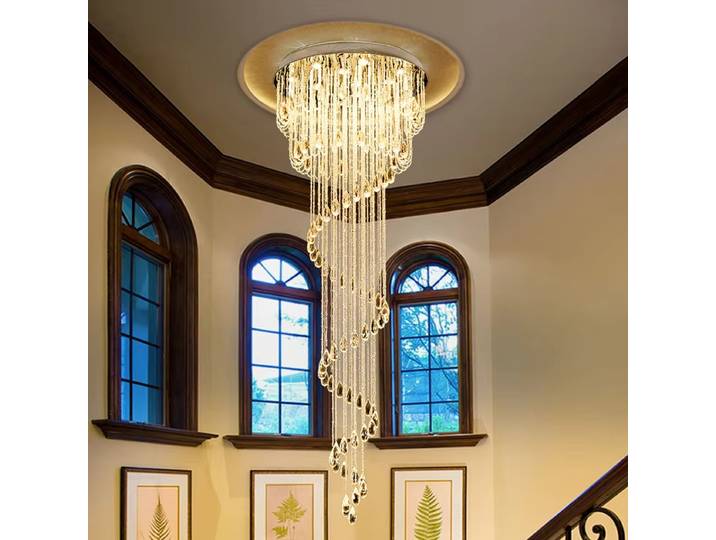 Moderne minimaliste, luxe léger, atmosphère romantique, escalier lustre en cristal, villa tournante, escalier de salon