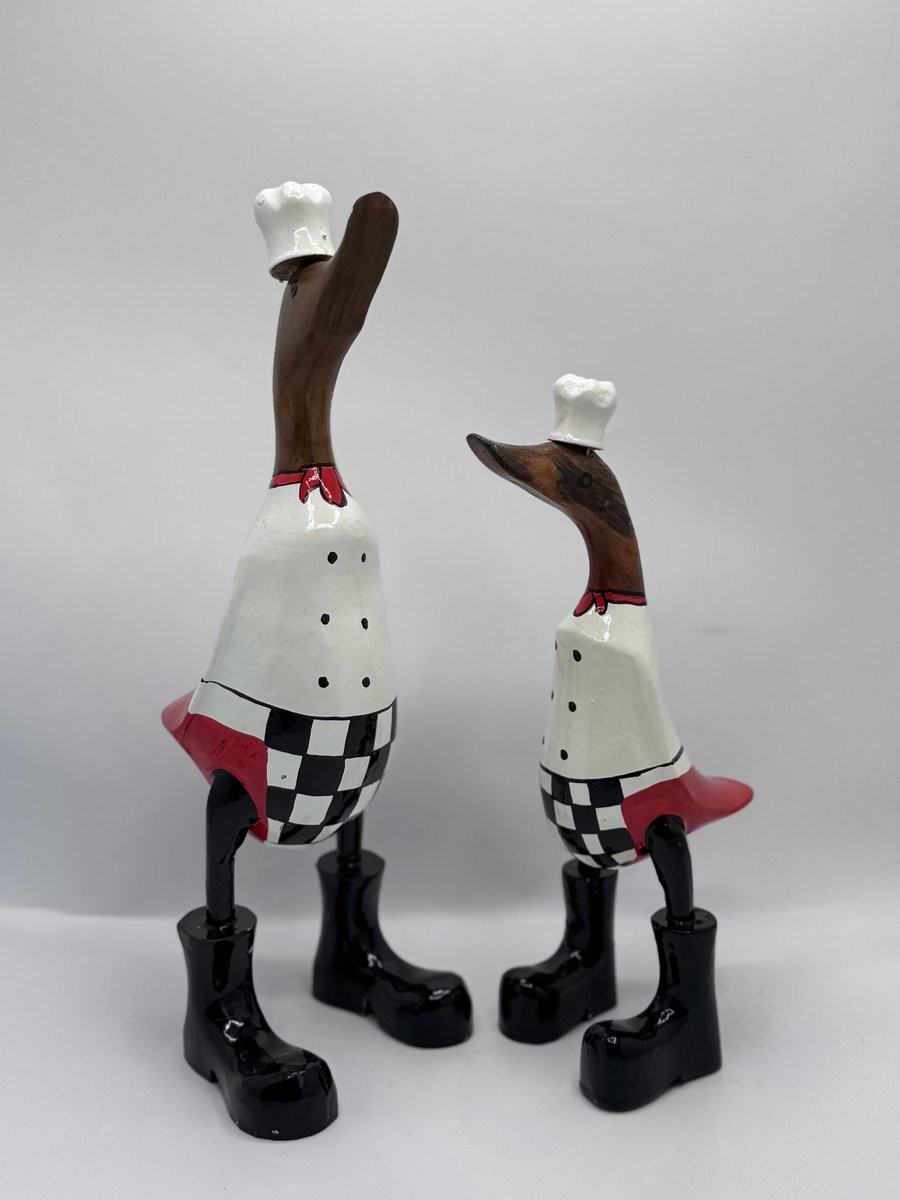 What the Duck Handgemaakte houten eenden set in chef outfit voor keuken en restaurant decoratie