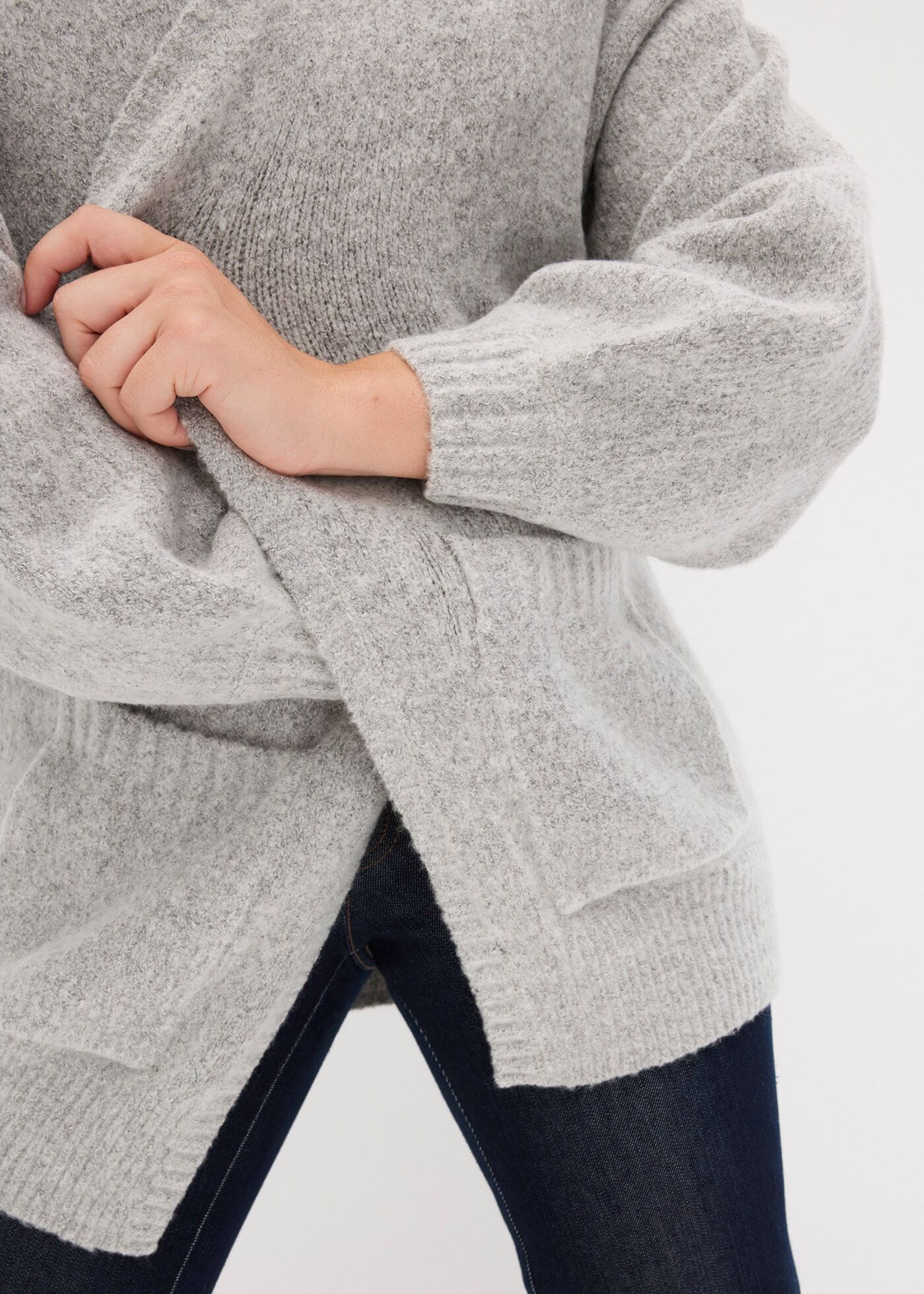 Strickjacke BONPRIX "Oversize-Strickjacke", Damen, Gr. 40/42 (M), grau (hellgrau meliert), Obermaterial: 75% Polyacryl, 22% Polyester, 3% Elasthan, oversize, Strickjacken Strickjacke, Oversize-Passform, mit aufgesetzten Taschen