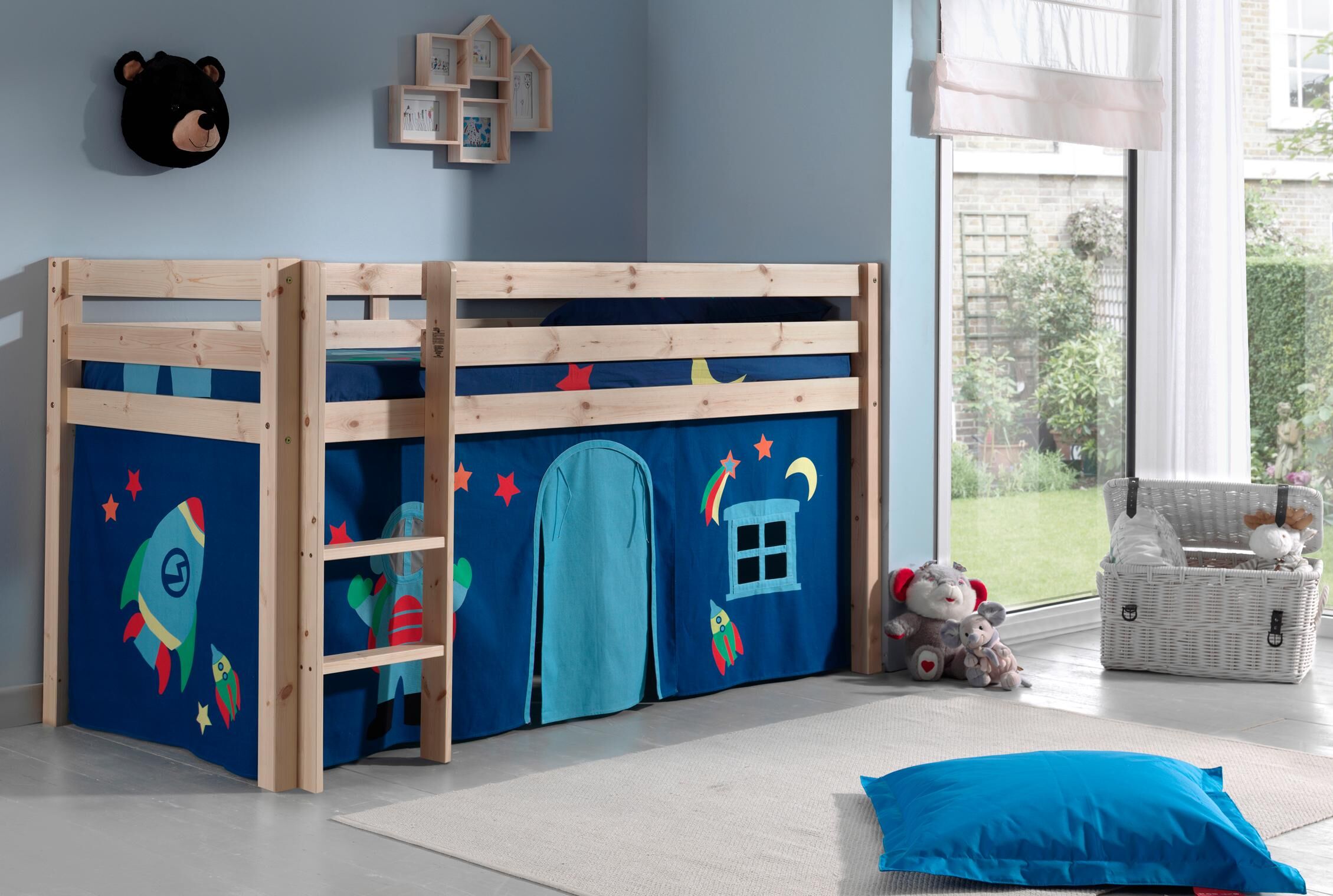 Hochbett VIPACK "Pino, Spielbett massiv Kiefer, stabil gebaut, 3 Korpusfarben zur Wahl", beige (natur geölt, astronaut), B:106cm H:114cm L:210cm, Hochbetten, Hochbett, Textil-Set "Astronaut", inkl. Vorhang, mit oder ohne Tunnel natur geölt, astronaut Ohne