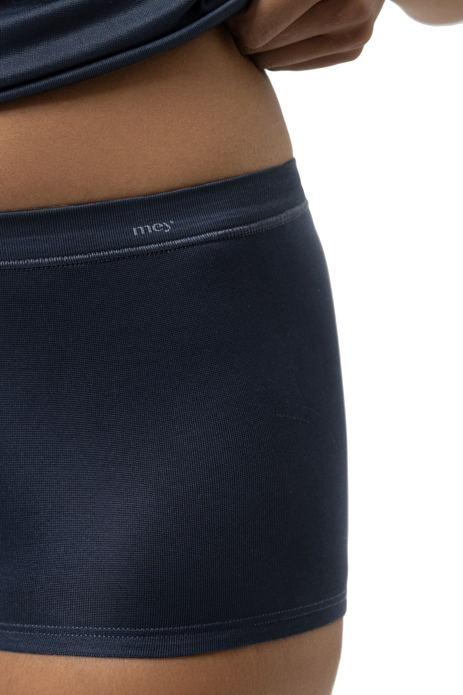 Panty MEY "EMOTION", Damen, Gr. 40, Feinripp, blau (night blau), Feinripp, Obermaterial: 50% Viskose, 46% Polyamid, 4% Elasthan, körpernah, Unterhosen Panty, mit Feuchtigkeitsregulierung, ohne Seitennähte night blau 40, Feinripp