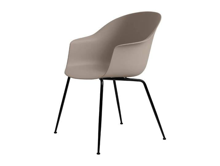 GUBI Bat Stuhl Kunststoff schwarze Stuhlbeine New Beige